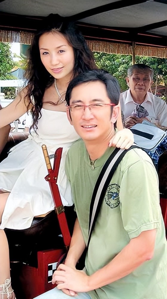 石洋子22岁嫁43岁吴启华离婚后依旧被他当成女儿宠着