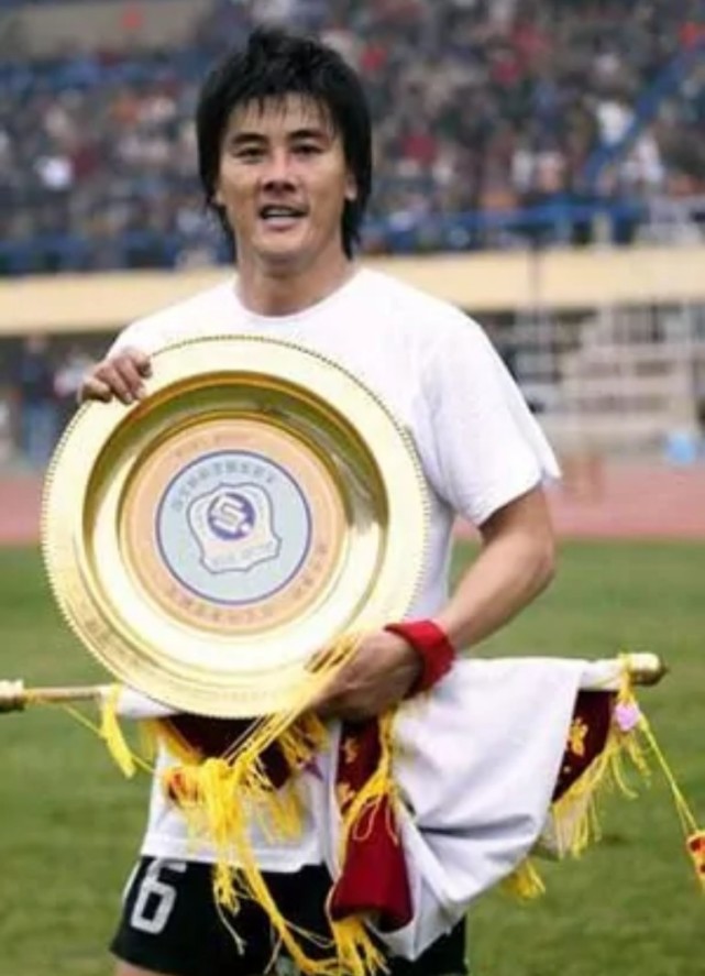 出生山东的大连籍名将李明凭何稳坐北京国安总经理一职