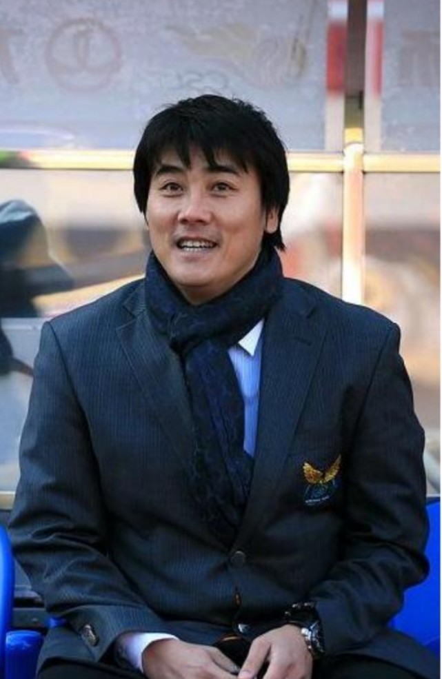 出生山东的大连籍名将李明凭何稳坐北京国安总经理一职