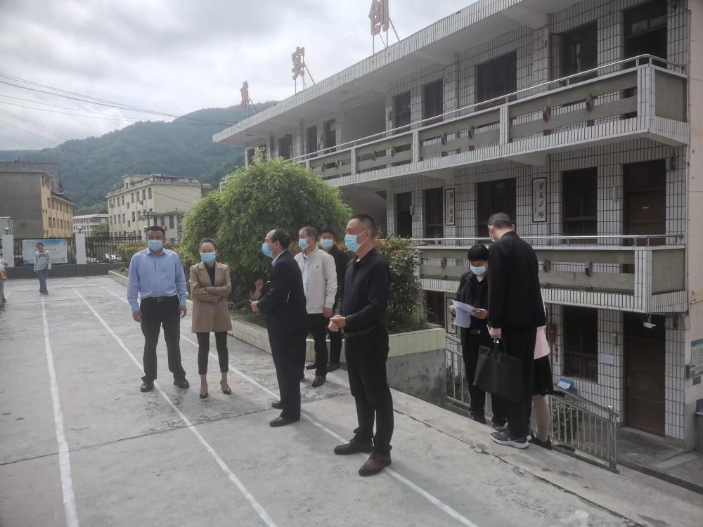 旬阳市政协调研进校园把脉问诊促发展