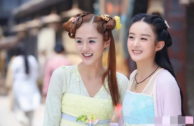 其实安悦溪和郭晓婷,之前都是演甜美小女孩的,安悦溪的《花千骨》糖宝