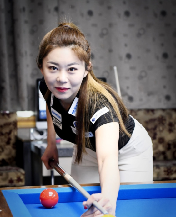 下一个车侑蓝美女台球选手天赋和颜值俱佳偶像是金佳映