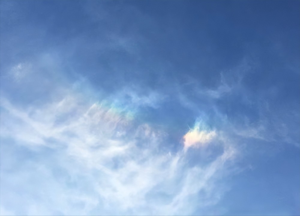 天降祥瑞北京上空出现七彩祥云不是彩虹到底怎么回事