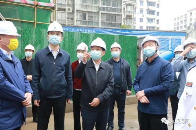 区委书记张宁,区领导温艳,王健蓉,郑德俊等先后陪同.