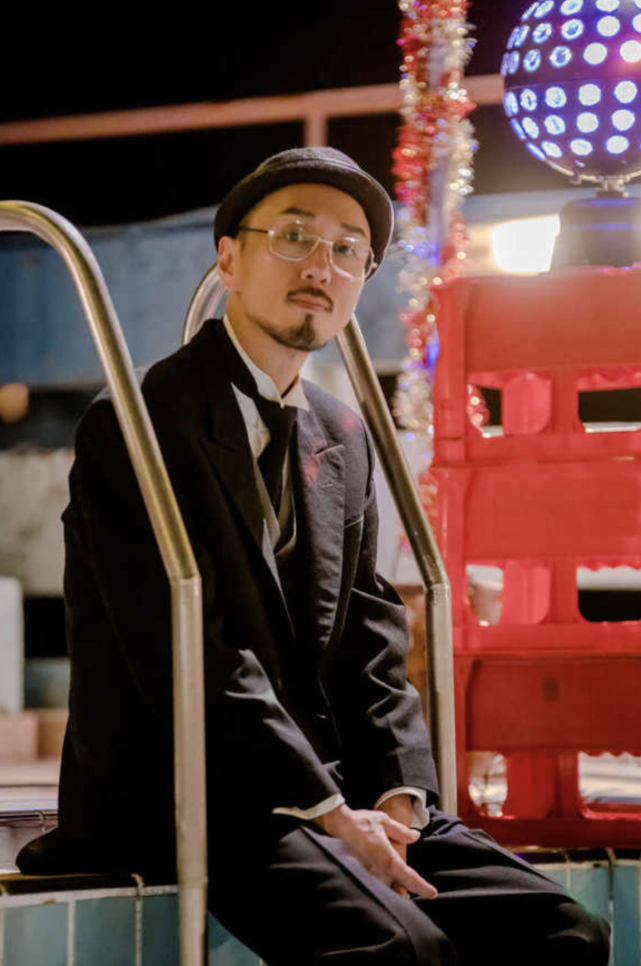 戴耀明表示虽然婚礼定在年底,但不知道疫情未来会怎么发展,所以都未必