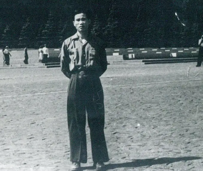 正是因为有坚实的知识作为基础,彭士禄不断为国家做出贡献.