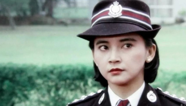 在1988年,她又出演了成龙监制的影片《霸王花》,这部电影让她人气大涨