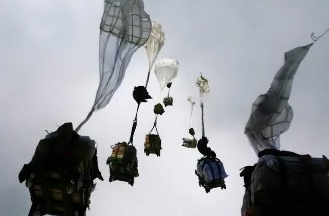 汶川地震时的15位跳伞勇士5千米高空生死盲跳还记得吗