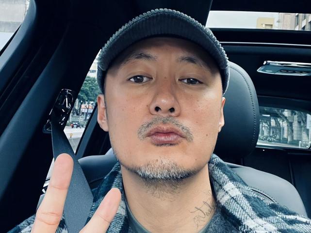 41岁余文乐近况不容乐观,自曝身体状况不是很好,看东西都很模糊