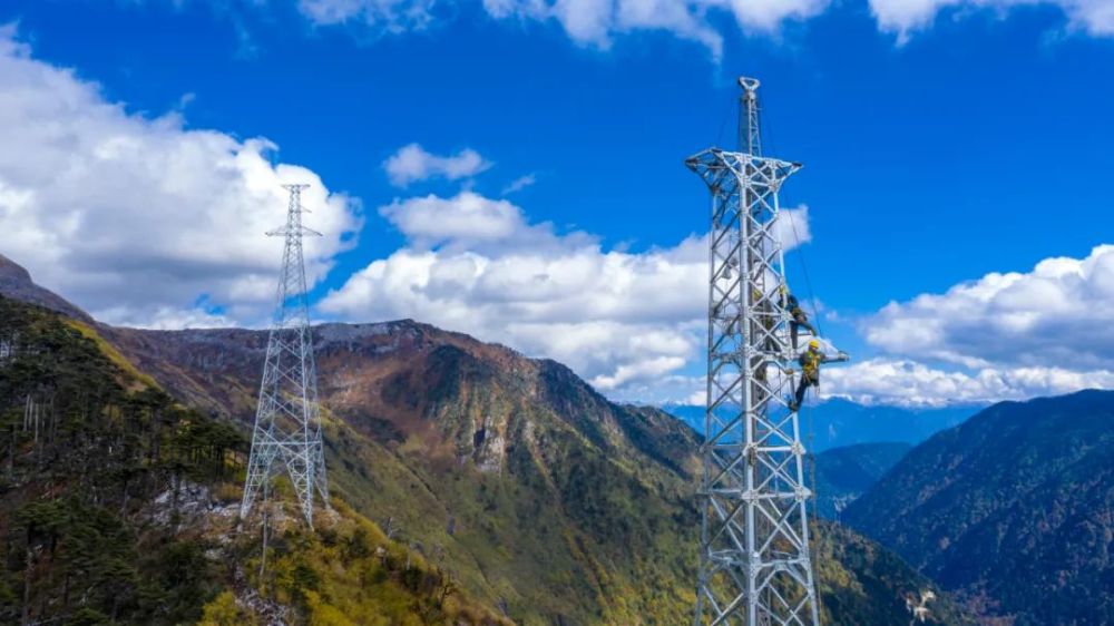 張強/攝這幾年獨龍江用電量一直在攀升,背後是獨龍江鄉旅遊,特色種