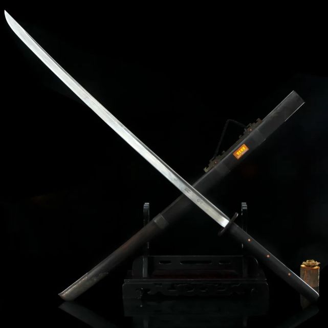 "长刀所指,所向披靡",中日长刀图比,哪个更帅?