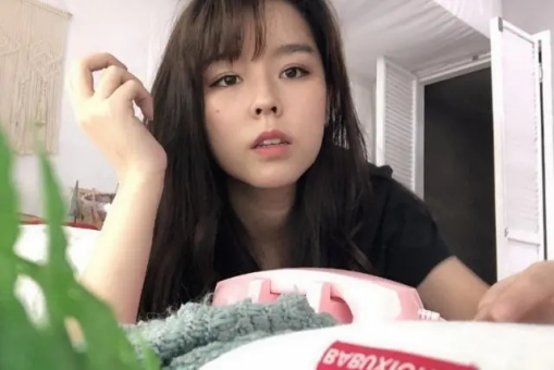 沫子与悲喜双排吃鸡,悲喜套路沫子喊"劳工",网友:活久见!