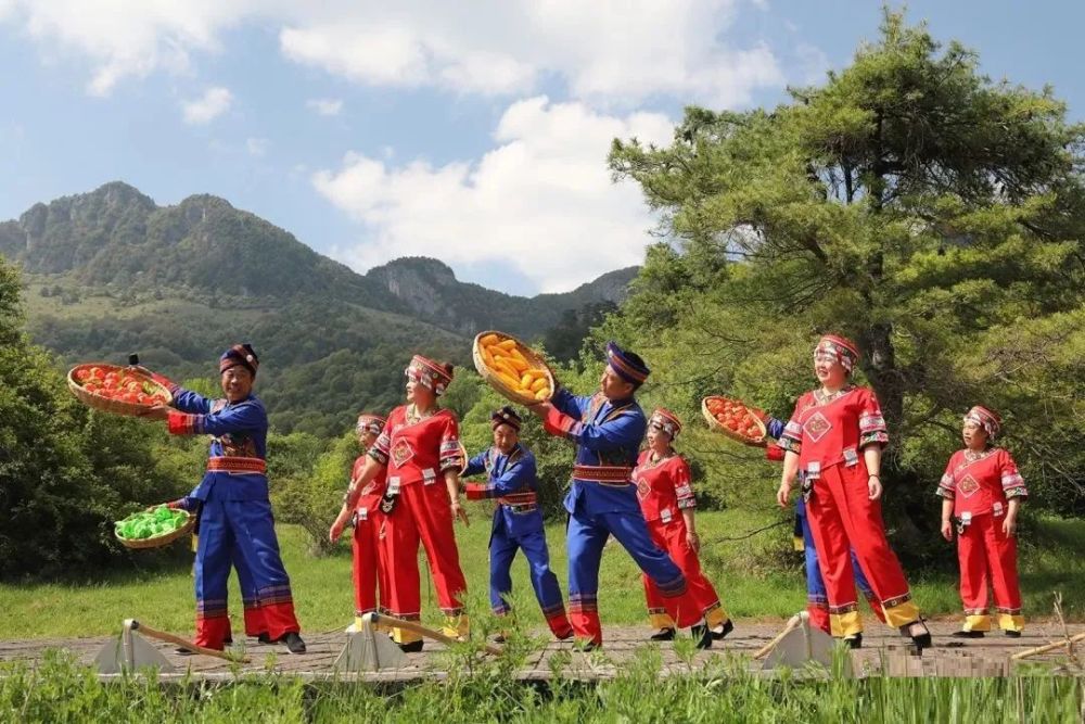 非遺鮮聞丨旅遊黃金季兩當號子吼進雲屏景區展示非遺魅力