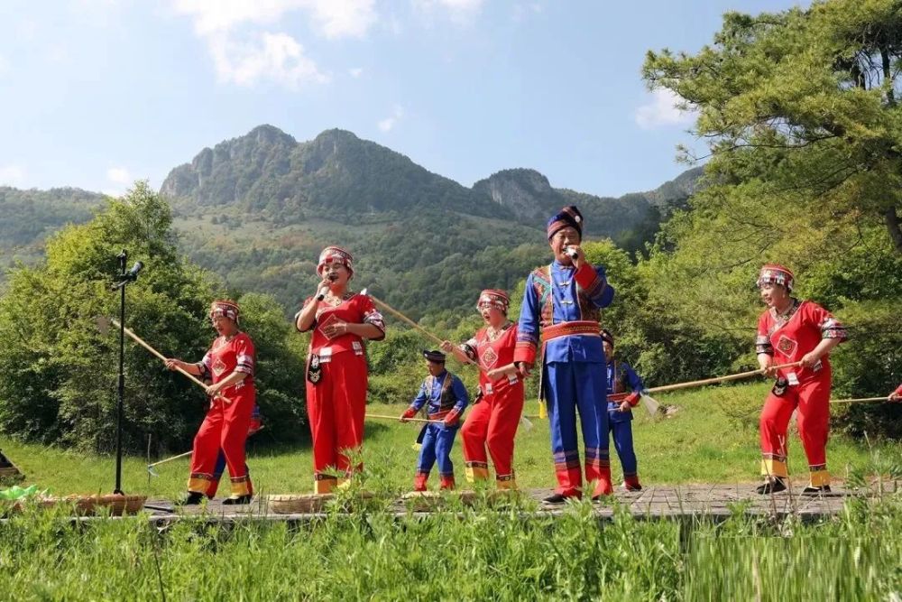 非遺鮮聞丨旅遊黃金季兩當號子吼進雲屏景區展示非遺魅力