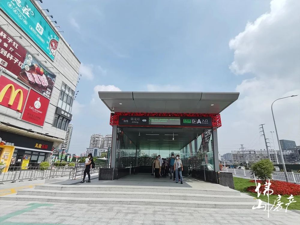 记,不排除这些爷爷奶奶们坐地铁过来是为了品尝陈村的当地特色美食