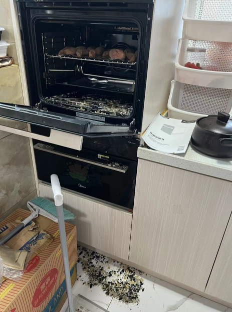 大连一女子在家烤地瓜,"砰"一声烤箱玻璃门炸了