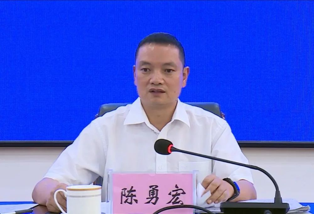 红河县疫情防控工作会召开