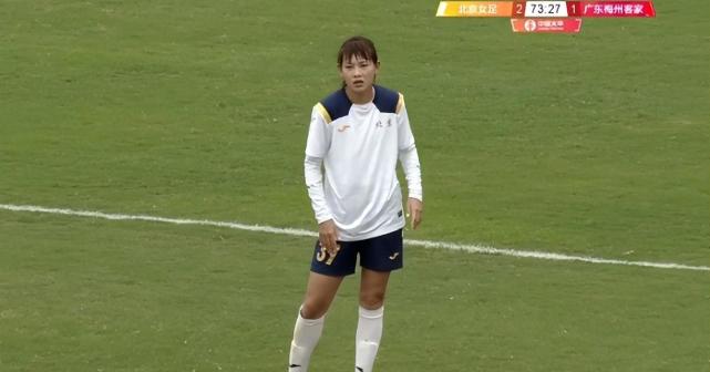 王新灵(u21) ,10-姚梦佳,11-王珊珊;梅州客家:30-彭诗梦(gk),3-陈丽娜