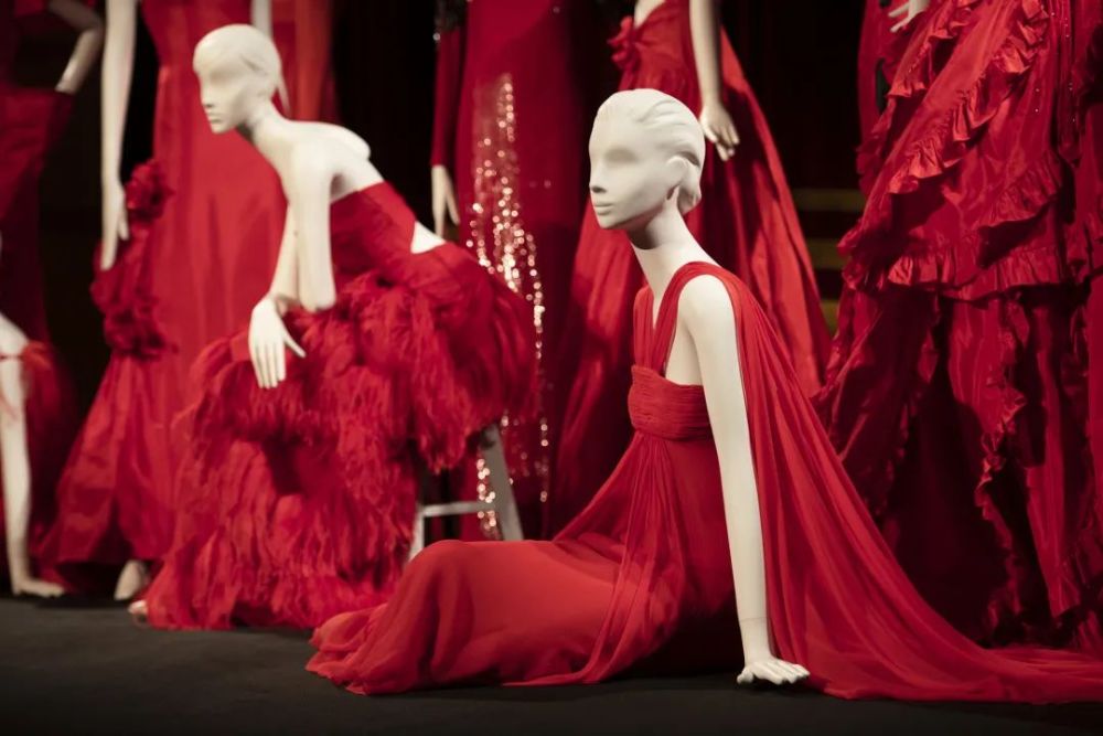 最后的时尚大帝valentino90岁了回顾那华服锦衣的荣光