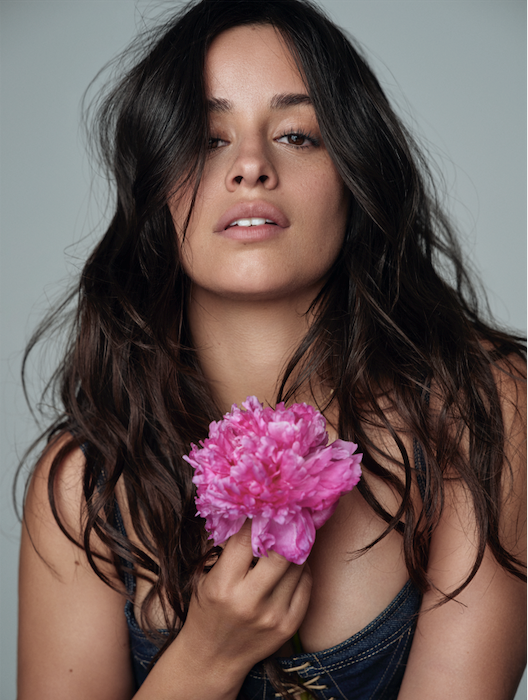 维多利亚的秘密维多利亚的秘密这是维密首部英语和西班牙语的双语广告