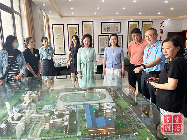 高书记一行实地参观了学校校园环境,校史陈列馆,实训中心等,并听取了