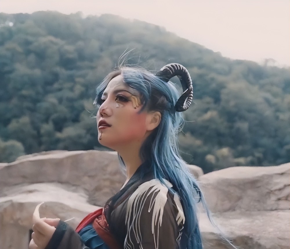 负债17万,粉丝求着接广告,《山海经》女孩嘉玲的故事不简单_腾讯新闻