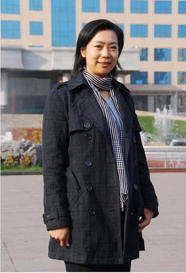 其实,真正称得上五冠王的球员只有梁艳一人,梁艳身高只有1米77,就算是