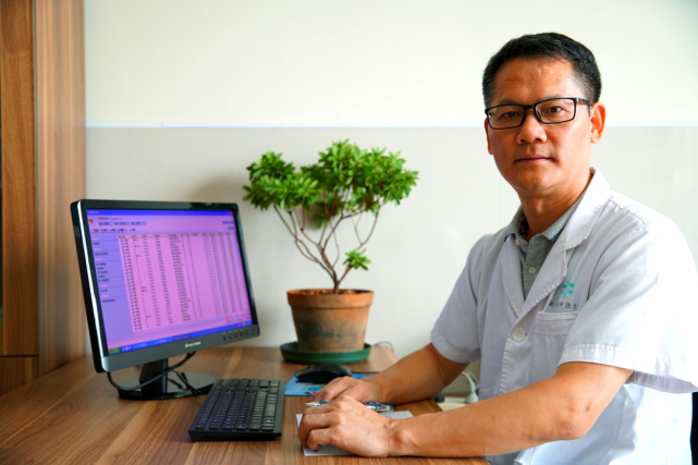 医院,湘雅二医院,湖南中医药大学第一附属医院进修,师从刘思德,龚国忠