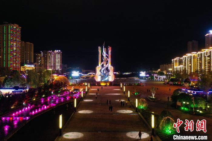 航拍贵州正安吉他广场夜景