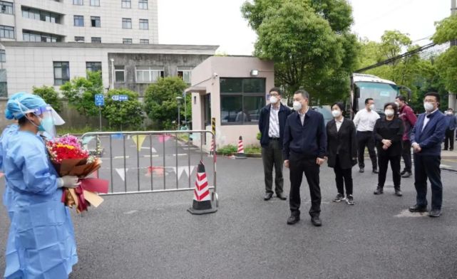 在宝山区中西结合医院,陈杰指出,此次新冠肺炎疫情发生以来,广大医务