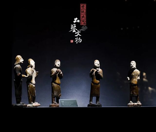 少轻侠,斗鸡走马";宴饮声乐"为长夜之饮,声乐不绝,旬月之间,帑藏空罄"