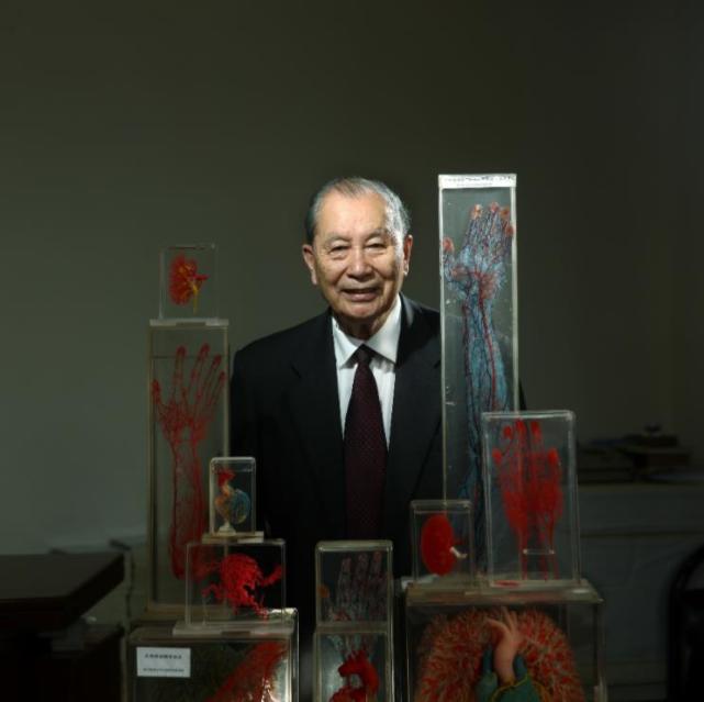 12"国际护士节系列活动,该校四位院士钟世镇,姚开泰,侯凡凡,高天明为