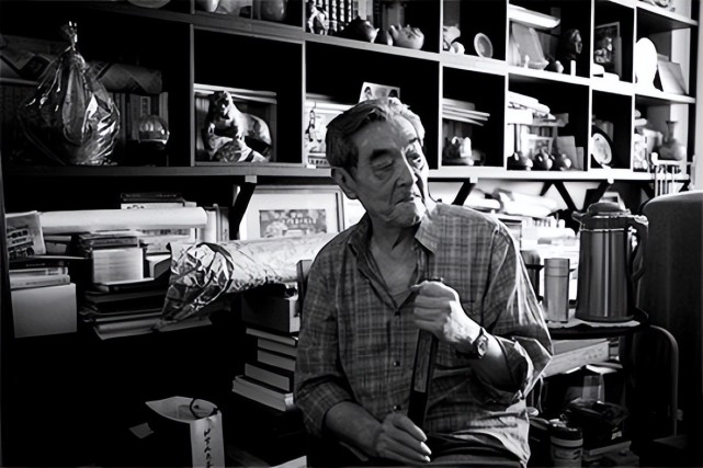 的第一代演员,和于是之,胡宗温等中国剧作的泰斗级人物是同事也是好友