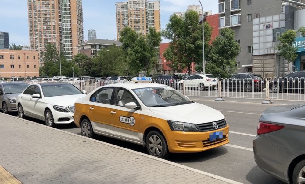 接单难收入少,北京出租车能否再减份子钱?