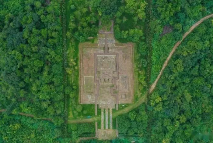 荆州王家咀798号战国楚墓,孝感云梦郑家湖墓地,襄阳卞营遗址墓地第