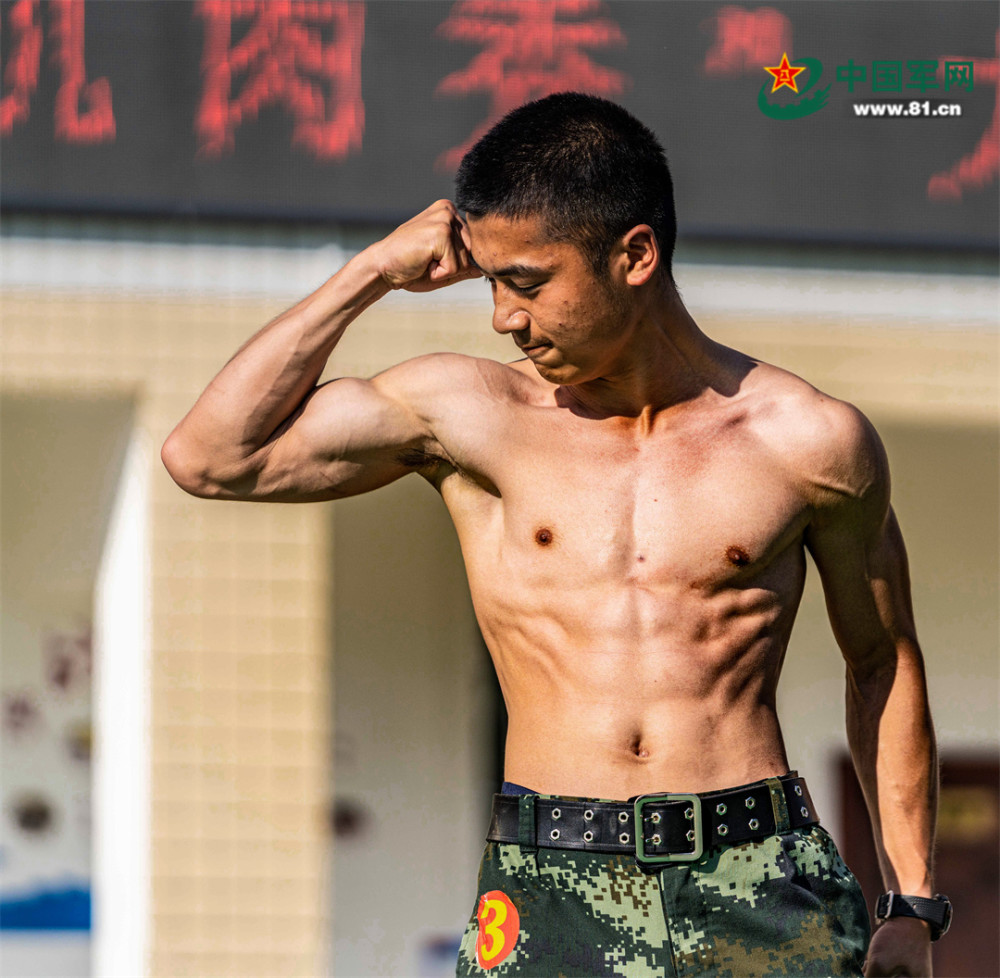 满屏青春力量！武警桂林支队“肌肉秀”燃爆全场！