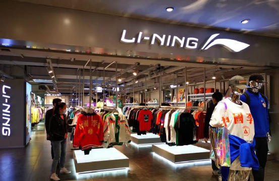 在中国李宁湖滨银泰in77店,店内工作人员表示,暂时没有听说过此事,会