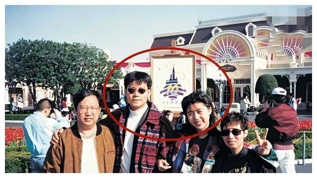 而在马来西亚曾伟权遇到了一个叫叶丽仪的女孩,在和她的相处中,曾伟权