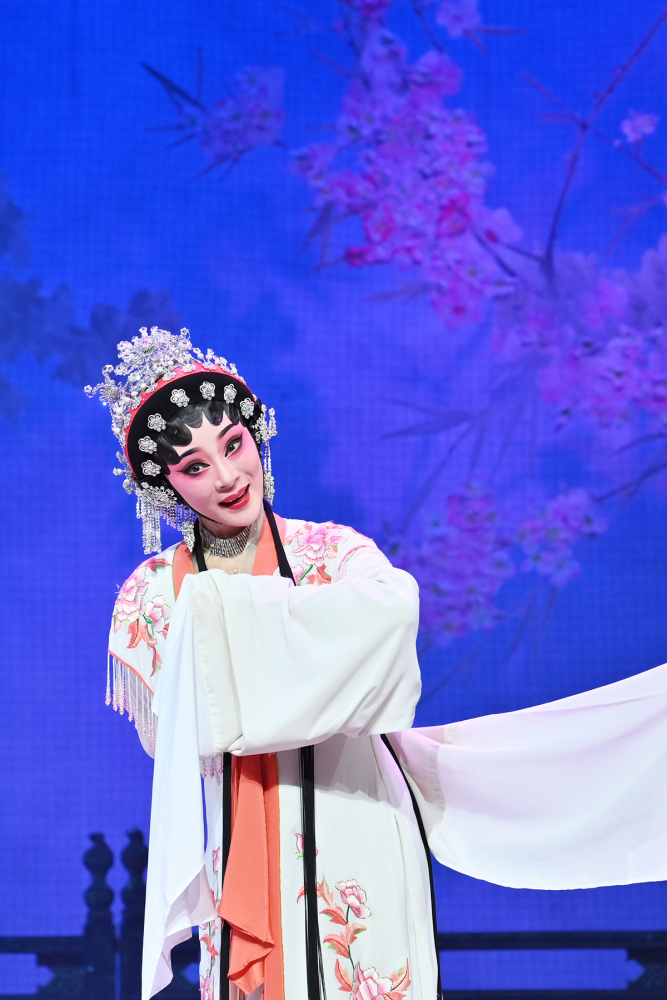 18分钟唱腔"开口跪",演活粤剧版杜丽娘|青年戏剧人_腾讯新闻