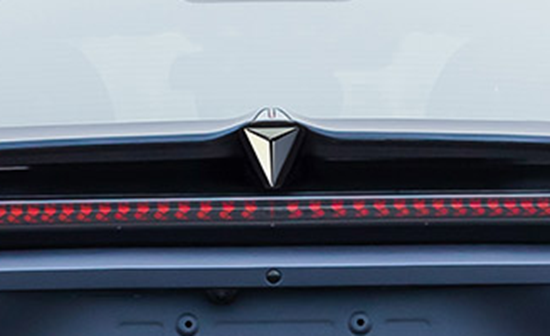 工信部申报图还首次曝光了长安深蓝 c385 的全新车标,由三个三角形