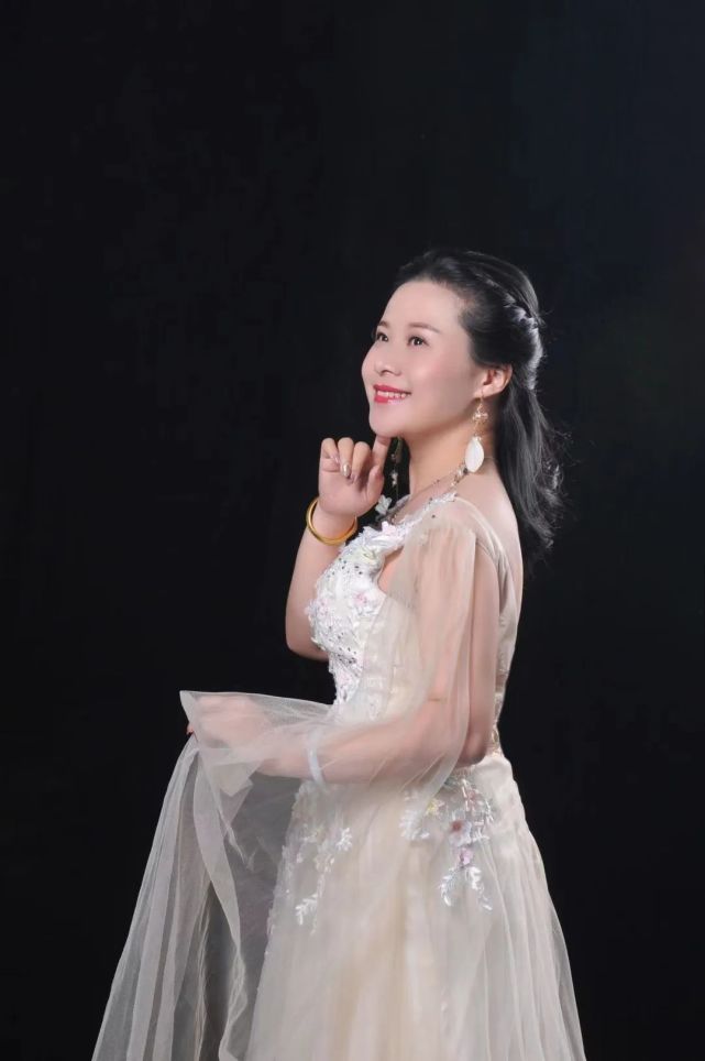 网红戏曲演员赵文婷做客《走进大戏台》直播间