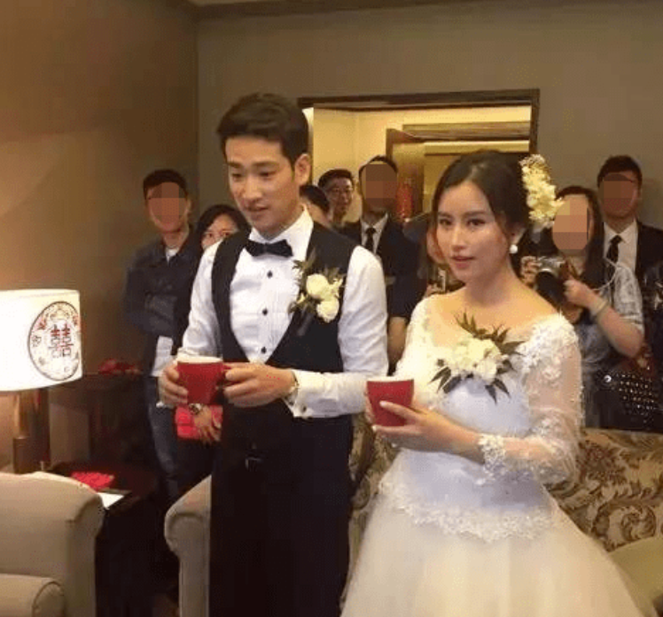 东方卫视主持人伏玟晓又离婚2婚嫁富商持续4年因育娃过度紧张