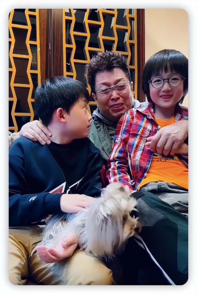 王为念和闫学晶攀亲家,把孙子和对方女儿凑一对,被后者按地上打