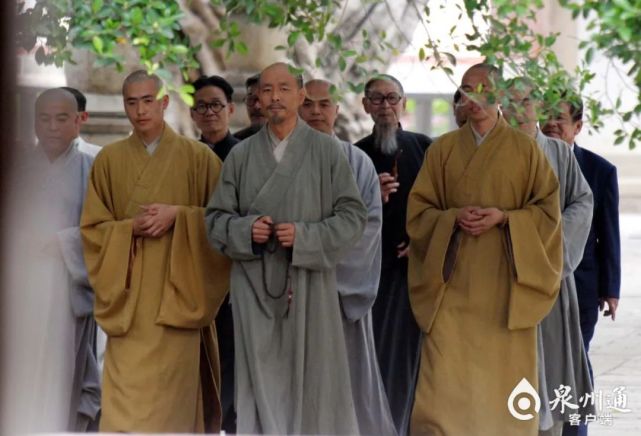 後被性願法師等人挽留駐錫南普陀寺,旋即乘興來到泉州南安雪峰寺度歲