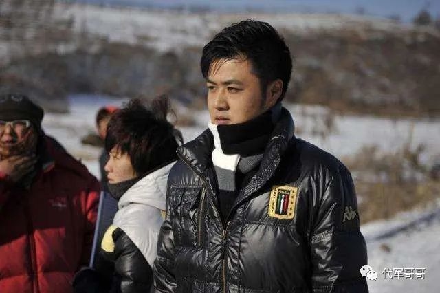 赵本山弟子金鸿鸣:娶美女音乐老师,如今38岁婚姻生活很幸福