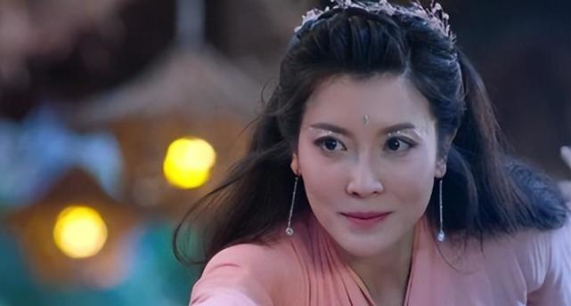 为何让天帝和水神一生偏爱梓芬?原来是步步生莲的狐媚妖术