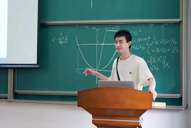“痞幼们”捧红的摩托车成社交新宠：改装比买车更烧钱，或近百万九年义务教育音乐课本2023已更新(新华网/知乎)九年义务教育音乐课本