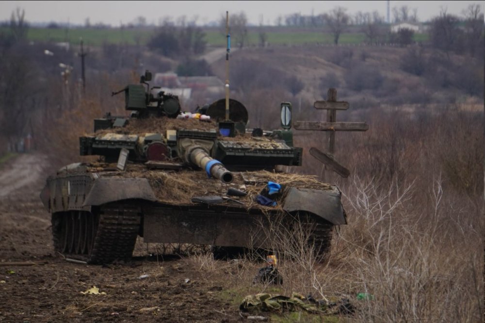 俄军秒变运输大队长!3辆t80bvm坦克被缴获,直接编入乌军_腾讯新闻