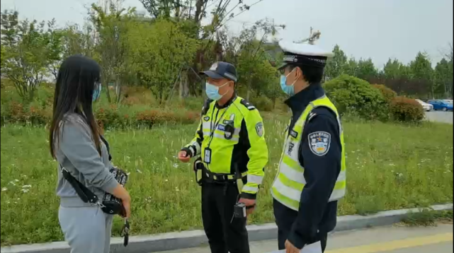抖音双手合十怎么拍_抖音最火拍照手势9张图双人_抖音怎么拍自己双手