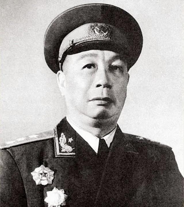 上将陈士榘的儿子陈人康开会,弃用警车开道,陈:我是人民公仆